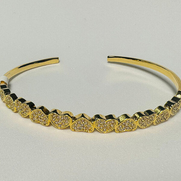 Bracelete de coração com detalhes