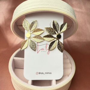 Brinco metade flor