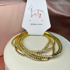 Pulseiras detalhadas de strass