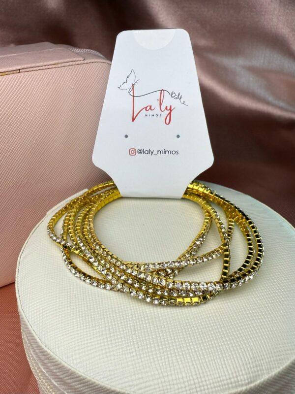 Pulseiras detalhadas de strass