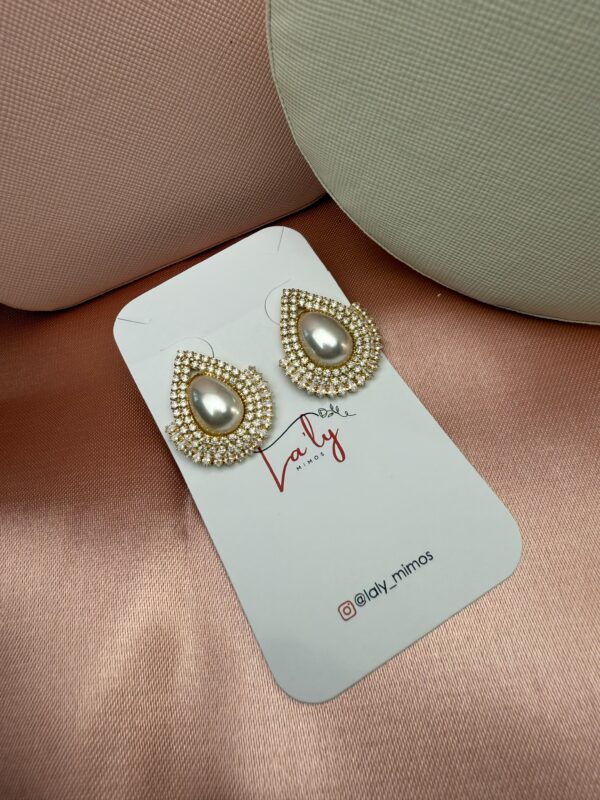 Brinco gota strass pérola
