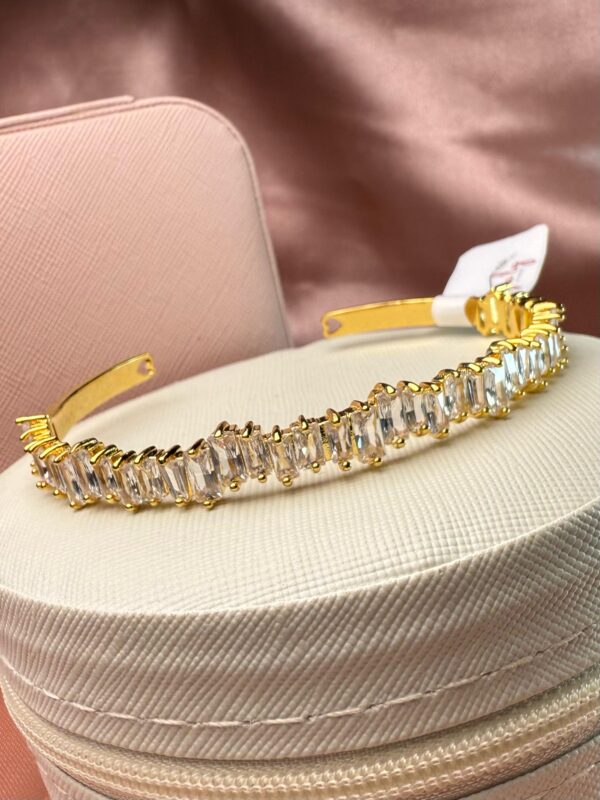 Bracelete cravejado regulável