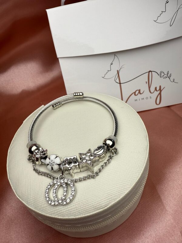 Pulseira infantil com berloque