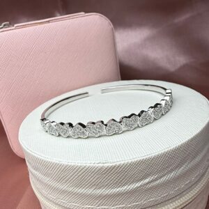 Bracelete de coração com detalhes prata