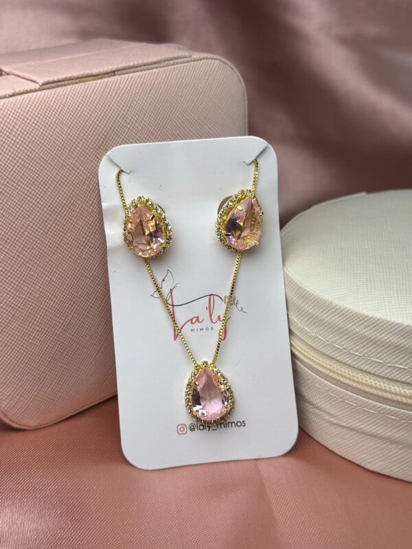 Conjunto gota rosa